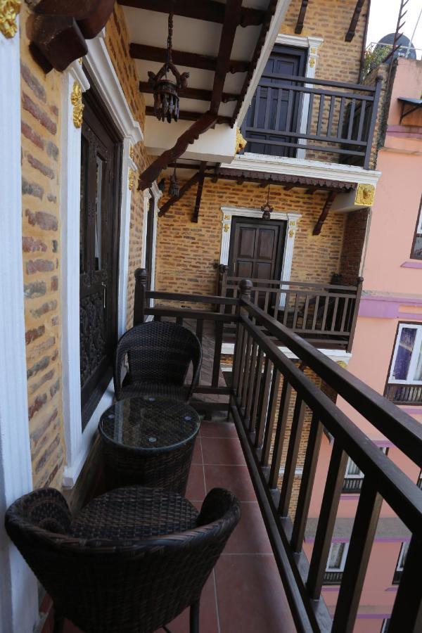 Pahan Chhen - Boutique Hotel カトマンズ エクステリア 写真
